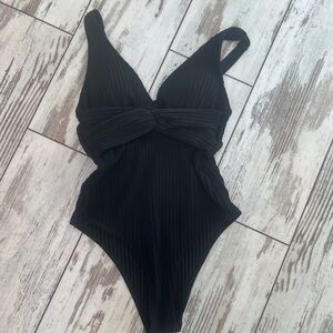 CUPSHE Black Ribbed One-Piece Swimsuit – Adjustable Straps - Small